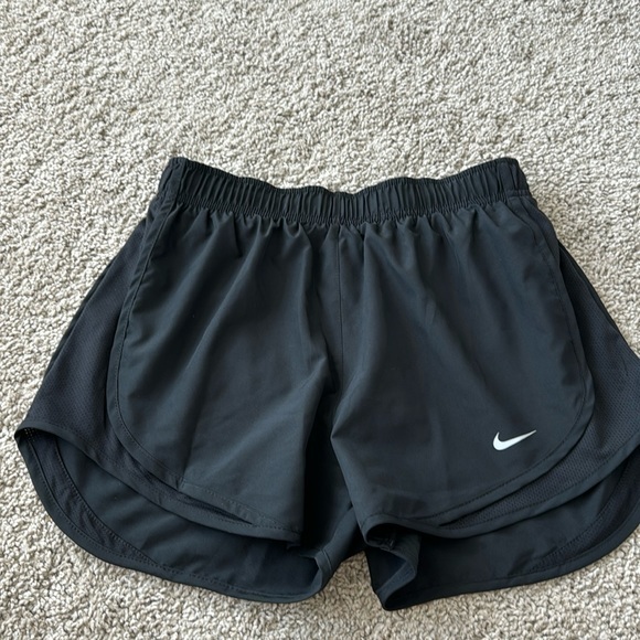 Women’s Nike Shorts - Picture 1 of 3
